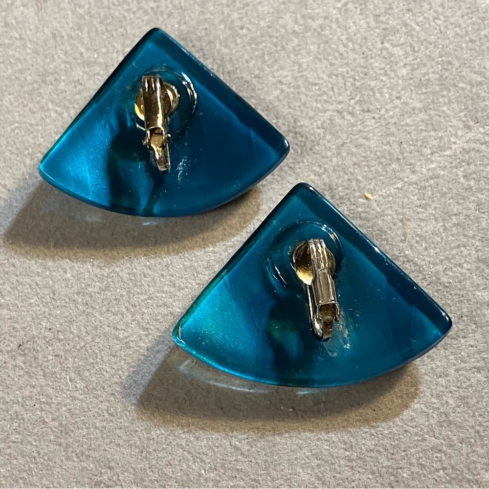 Vintage Teal Peacock Blue Triangle Clip On Earrings Acrylic Geometric - Picture 3 of 3